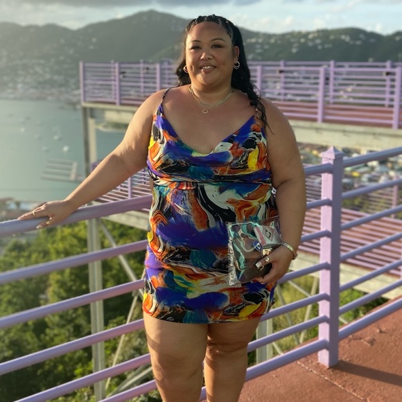 Strappy plus size mini dress - Picture 3 of 3